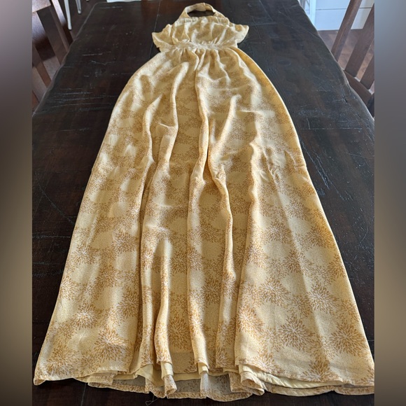 Like New fully lined Maxi dress. Size medium. - Picture 2 of 9